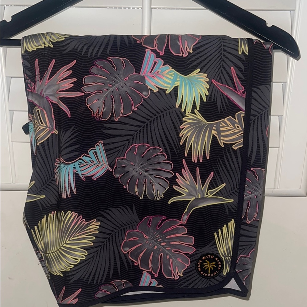 Men’s size 44 Rip Curl Black Tropical Print Board Shorts